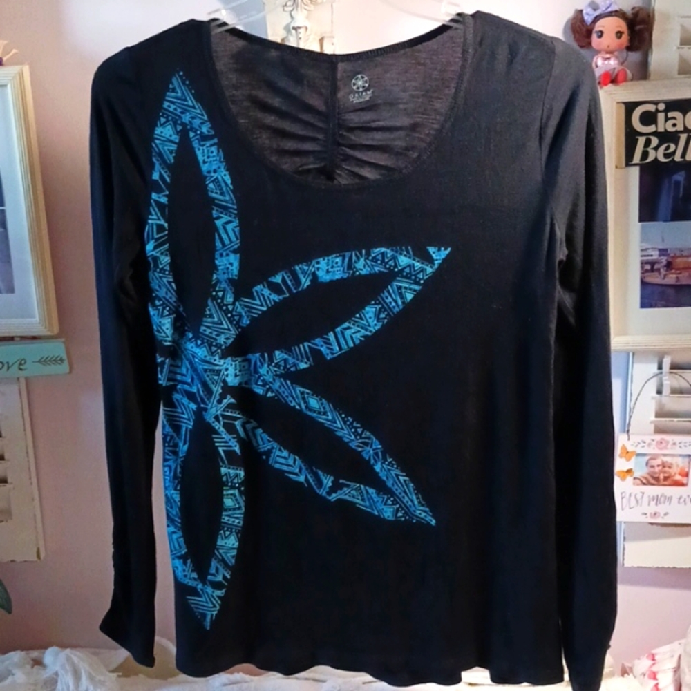 GAIM Athletic Black Top Blue Flower Decal  M